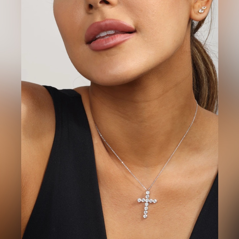 Melinda Maria “Oh She Fancy Cross Pendant 18”